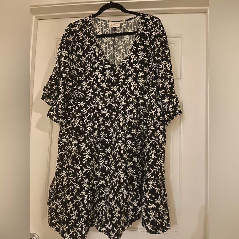 Universal Thread Black and White Dress